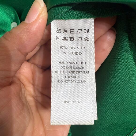 Sincerely Jules Green Satin Button Down Sleeveless Blouse Sz M - Picture 6 of 11